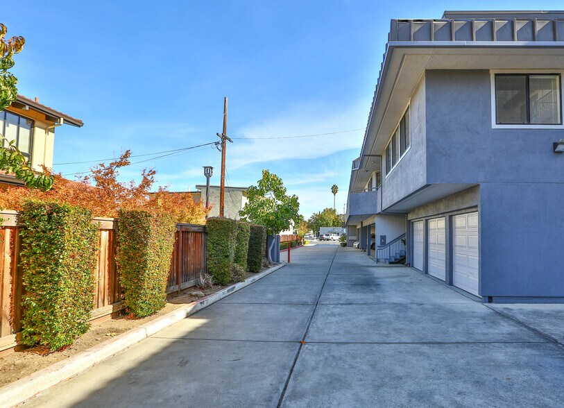 More Photos Of 2065 S Winchester Blvd, Campbell Office For Lease