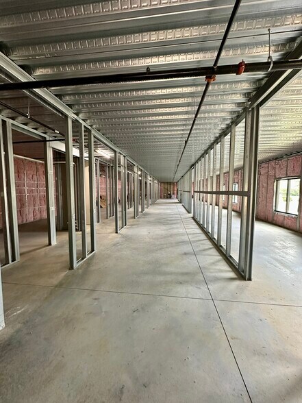 More Photos Of 27 N Courthouse Rd, Richmond Self Storage For Lease