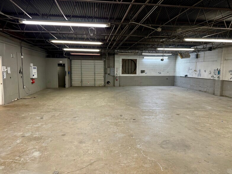 More Photos Of 5704 Kenwick St, San Antonio Service For Lease