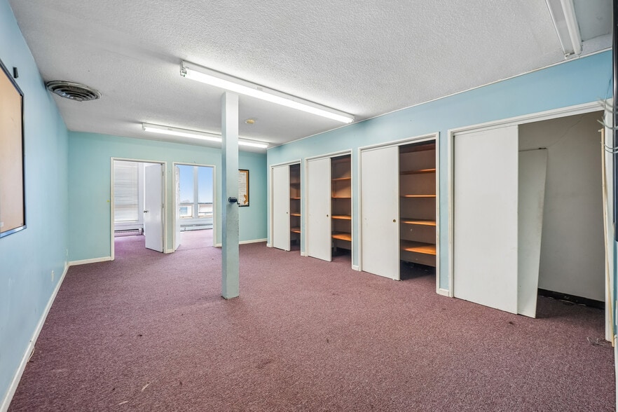 More Photos Of 6114 W North Ave, Chicago Office For Sale