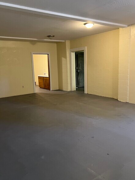 More Photos Of 48017 Highway 58, Oakridge Storefront For Sale