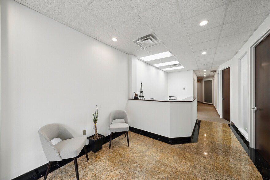 More Photos Of 10 N George St, Brampton Coworking Space