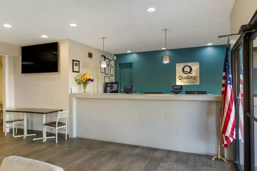 More Photos Of 820 Shoneys Dr, Ashburn Hotel For Sale