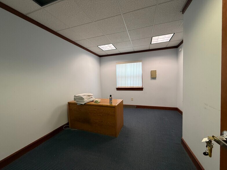More Photos Of 584 Wyoming Ave, Kingston Medical For Sale