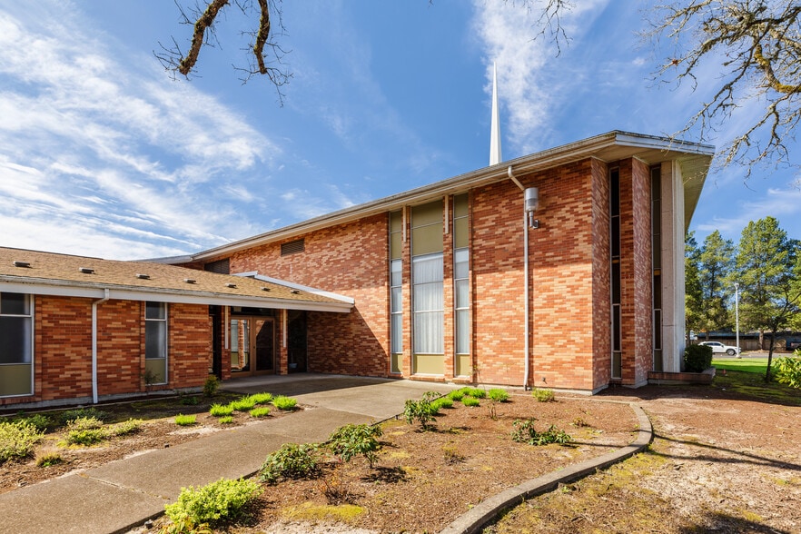 More Photos Of 5580 Golden Rd, Hillsboro Specialty For Sale