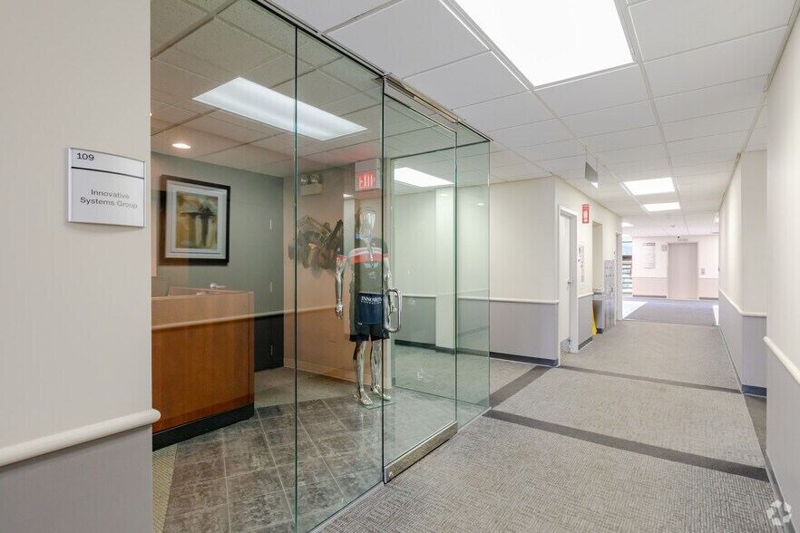 More Photos Of 799 Roosevelt Rd, Glen Ellyn Office For Lease