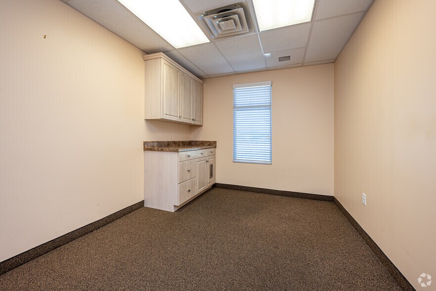More Photos Of 14055 Seaway Rd, Gulfport Medical For Lease