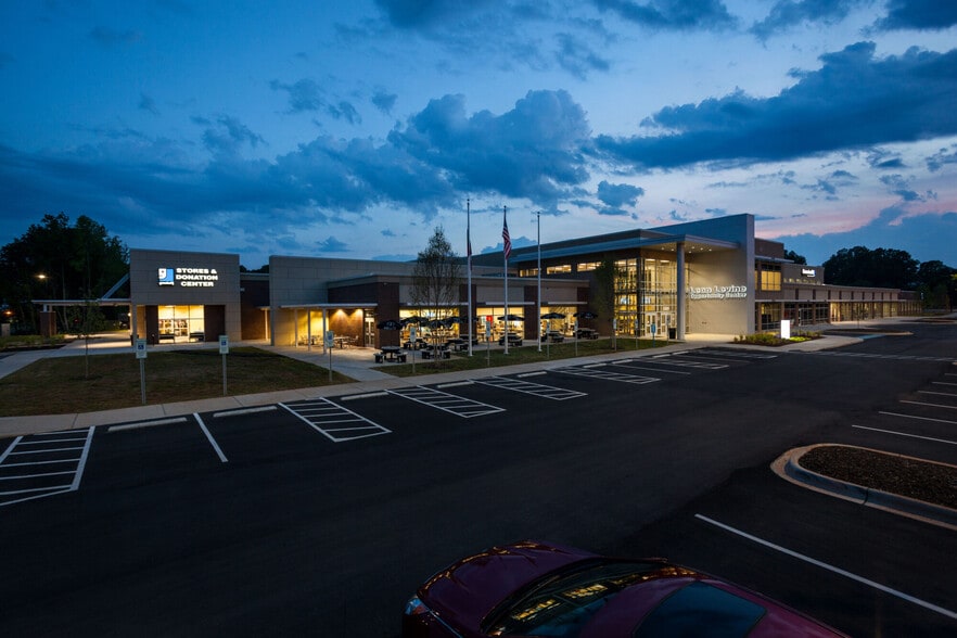 More Photos Of 5301 Wilkinson Blvd, Charlotte Freestanding For Lease