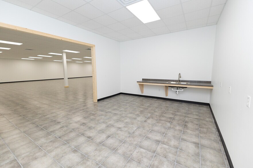More Photos Of 2234 S Oliver St, Wichita Freestanding For Sale