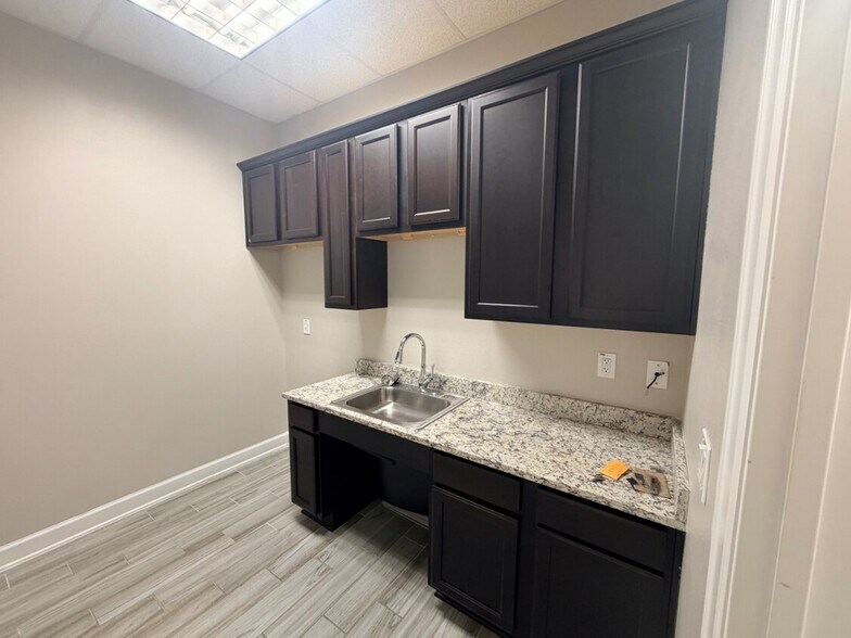More Photos Of 202 Industrial Blvd, Sugar Land Loft Creative Space For Lease