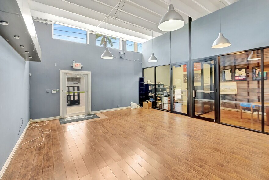 More Photos Of 3910 NW 2nd Ave, Miami Showroom For Sale