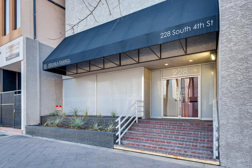 More Photos Of 228 S 4th St, Las Vegas Office For Sale