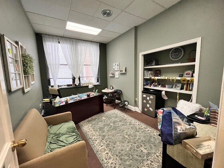 More Photos Of 141 E Market St, York Medical For Sale