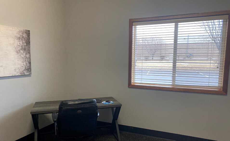 More Photos Of 11250-11258 86th Ave N, Maple Grove Office For Lease