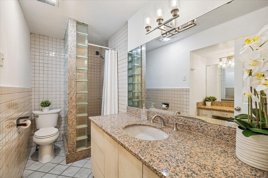 More Photos Of 1812 Kane St, Houston Office Residential For Sale