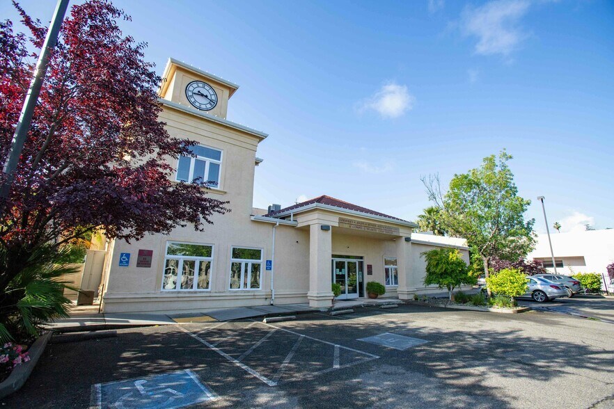 Primary Photo Of 2110 Railroad Ave, Redding Medical For Sale