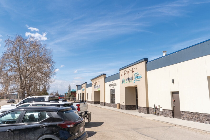More Photos Of 2810 Bremner Ave, Red Deer Storefront For Sale