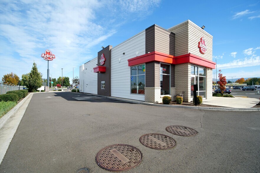 More Photos Of 2233 Biddle Rd, Medford Fast Food For Sale