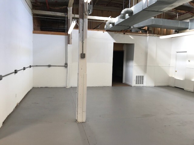 More Photos Of 17-19 Hayward St, Ipswich Manufacturing For Lease