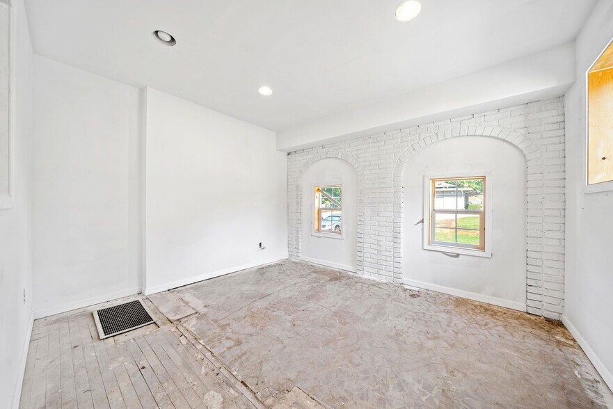 More Photos Of 341 Candler Rd, Atlanta General Retail For Sale