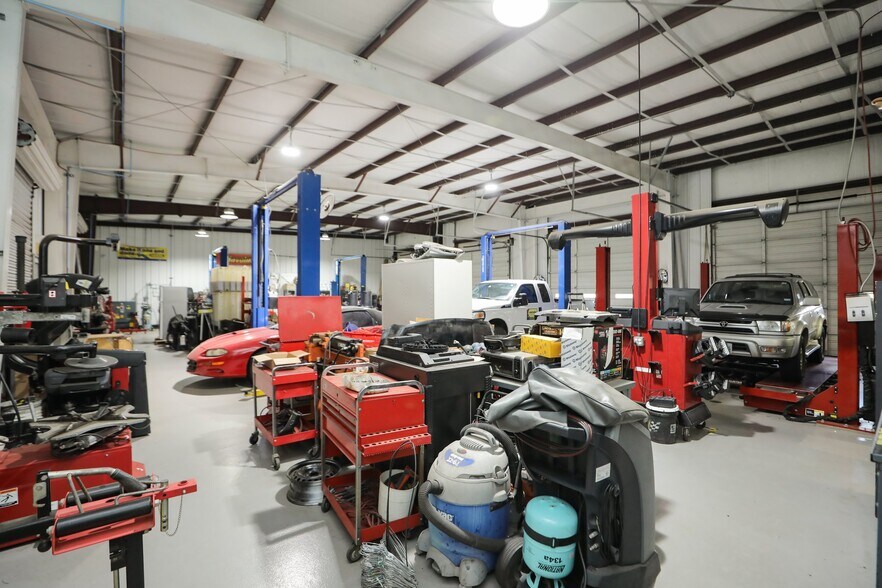 More Photos Of 17711 Old Louetta Rd, Houston Auto Repair For Sale