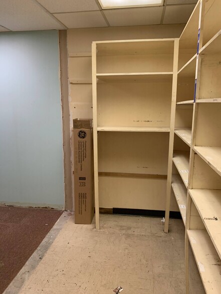 More Photos Of 1946 Lindorph Dr, Dayton Flex For Sale