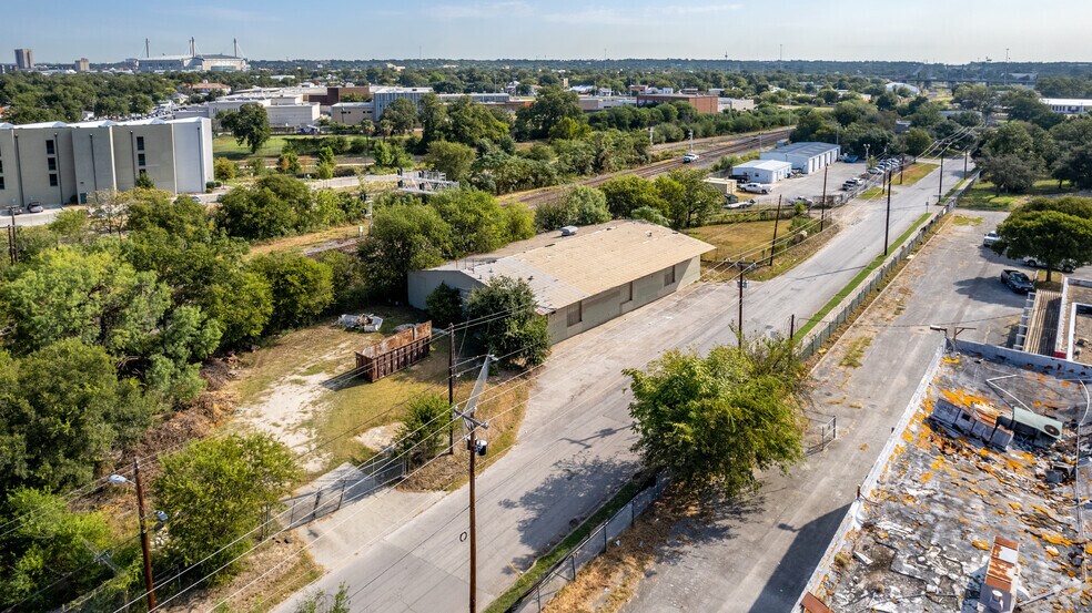 More Photos Of 601 Lone Star Blvd, San Antonio Warehouse For Lease