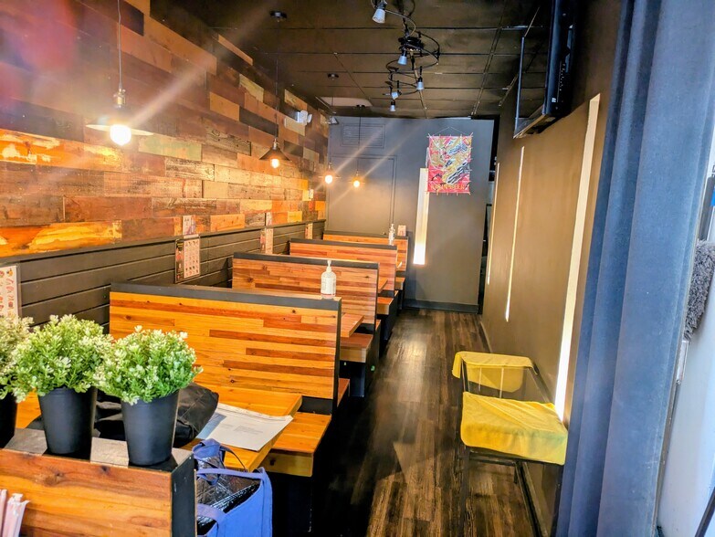 More Photos Of 23331-23391 Mulholland Dr, Woodland Hills General Retail For Lease