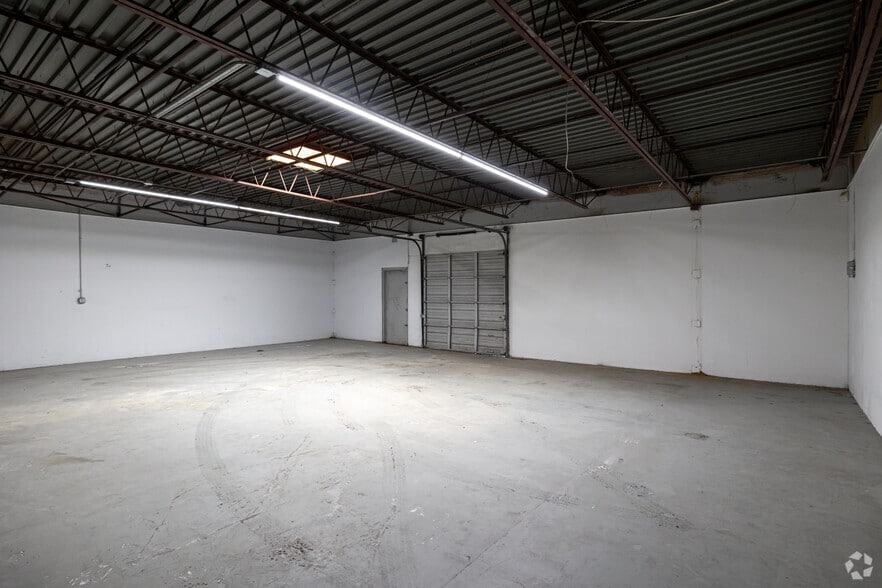 More Photos Of 3520 W 69th St, Little Rock Warehouse For Lease