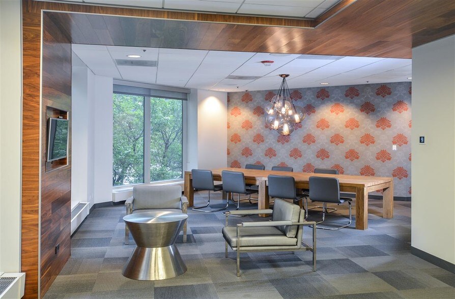 More Photos Of 555 W Madison St, Chicago Apartments For Lease