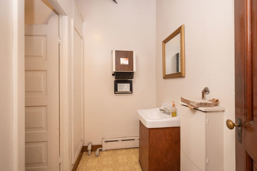 More Photos Of 100 S Washington St, Lake City Restaurant For Sale