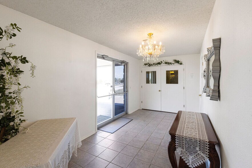 More Photos Of 58225 US-60, Fairland General Retail For Sale