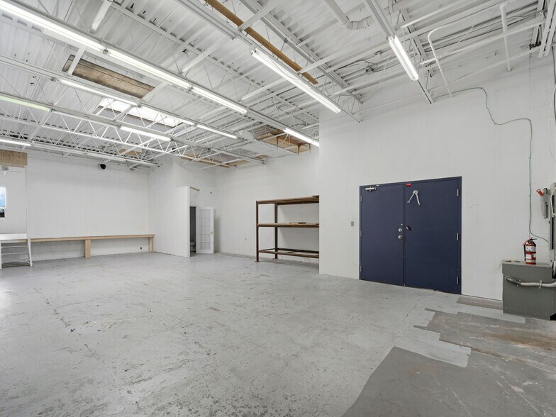 More Photos Of 88-142 Cawthra Ave, Toronto Warehouse For Lease