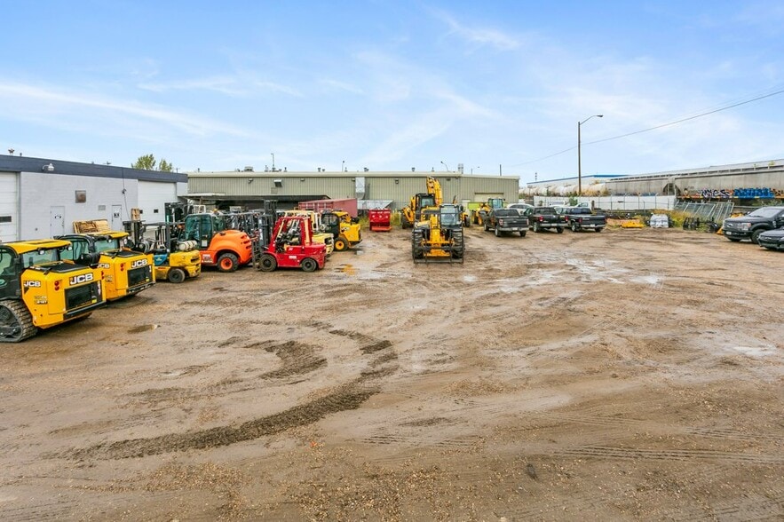 More Photos Of 7912 Yellowhead Trl NW, Edmonton Service For Lease