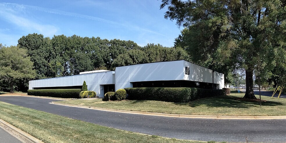 More Photos Of 421 Minuet Ln, Charlotte Office For Lease