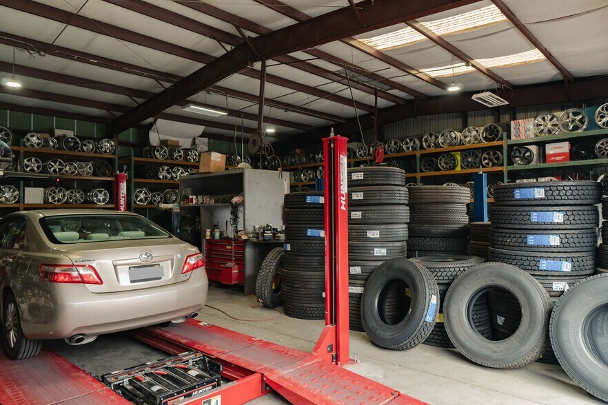 More Photos Of 6886 Santa Fe Dr, Winton Auto Repair For Sale