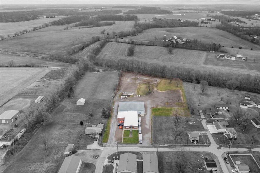 More Photos Of 6886 Wishart St, Huntsville Light Distribution For Lease