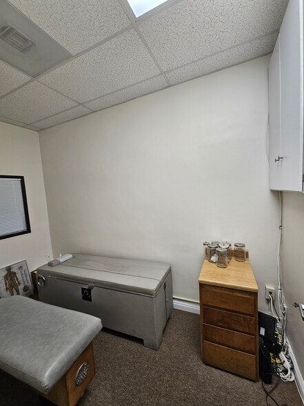 More Photos Of 445-475 N Lake Ave, Pasadena Freestanding For Lease