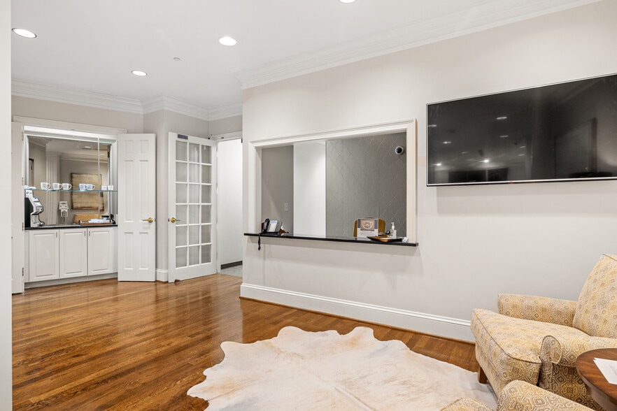 More Photos Of 532 E Paces Ferry Rd NE, Atlanta Office For Sale