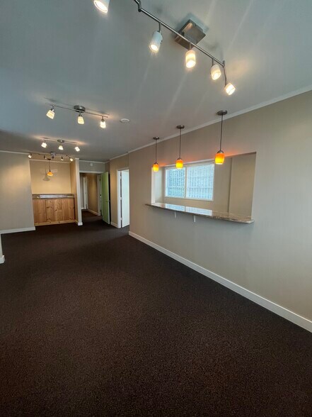 More Photos Of 2929 Summit St, Oakland Office Residential For Lease