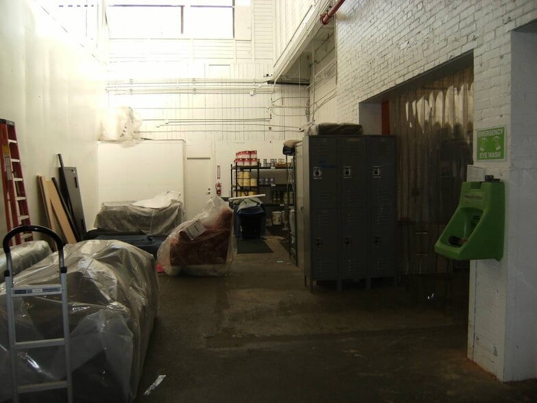 More Photos Of 5015-5025 Colorado Ave S, Seattle Warehouse For Lease