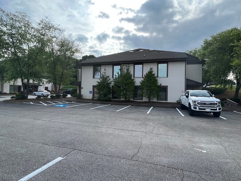 Primary Photo Of 554 Memorial Drive Ext, Greer Medical For Sale