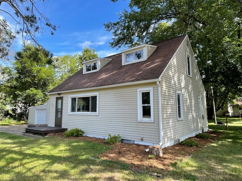 More Photos Of 844 Broadway St N, Menomonie Storefront Retail Residential For Sale