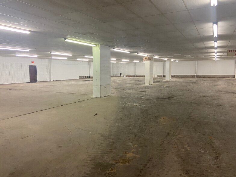 More Photos Of 1014 Holloway Ave, Albany Warehouse For Sale