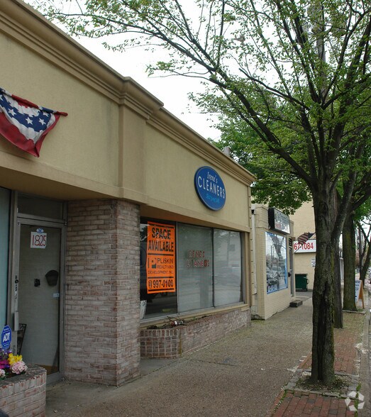 More Photos Of 1823-1827 Deer Park Ave, Deer Park Storefront For Lease