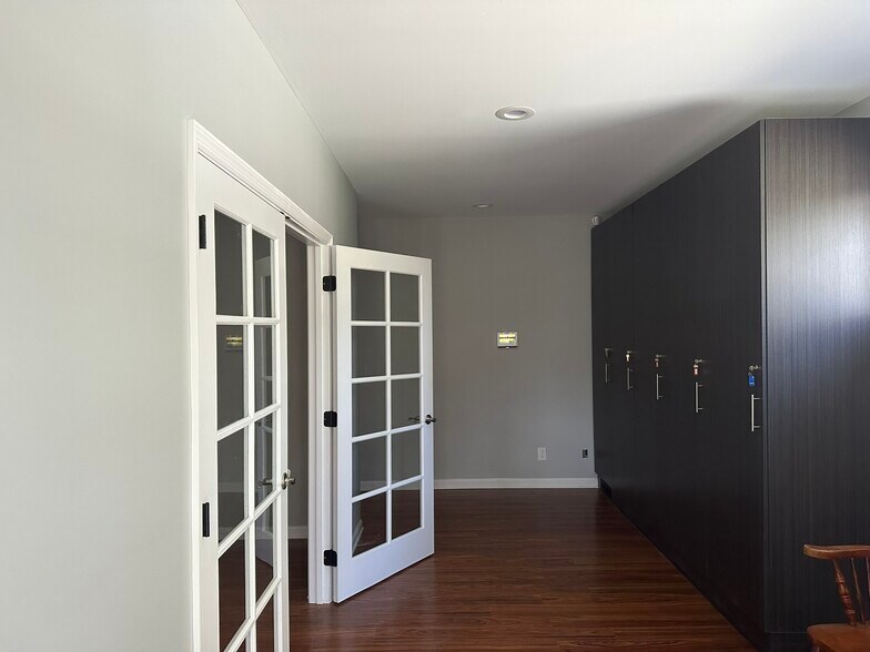 More Photos Of 138 Chamberlain Blvd SE, Knoxville Office For Lease