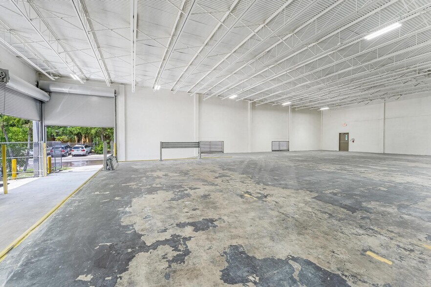 More Photos Of 14525-14570 NW 26th Ave, Opa Locka Manufacturing For Lease