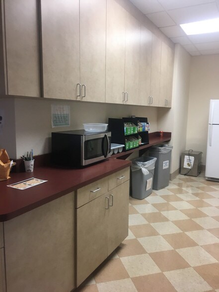 More Photos Of 1 Chelsea St, New London Office For Lease