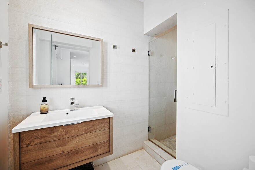 More Photos Of 36 Phoenetia Ave, Coral Gables Apartments For Sale
