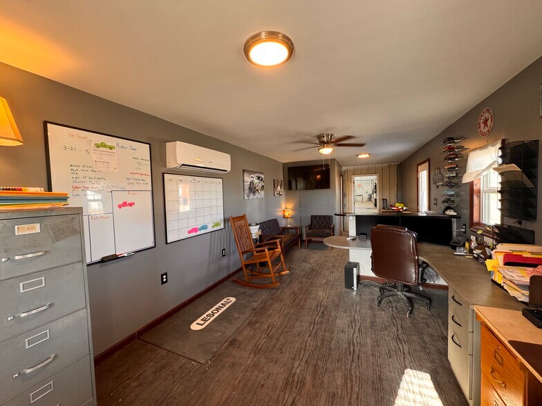 More Photos Of 517 S Main St, Stafford Flex For Sale